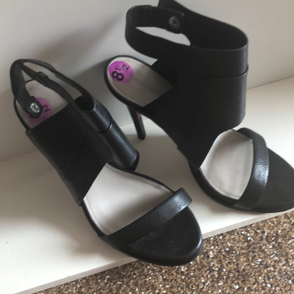 Pour la Victoire strapping black leather heels